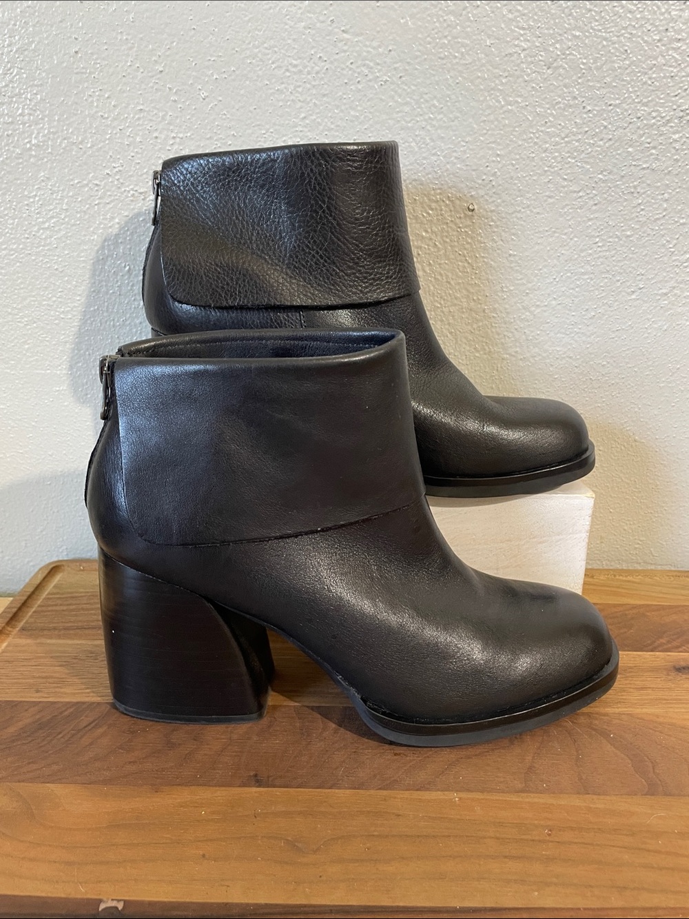 Kork Ease Black Leather Ankle Boots 8.5 Foldover Block Heel Zip Modern Comfort